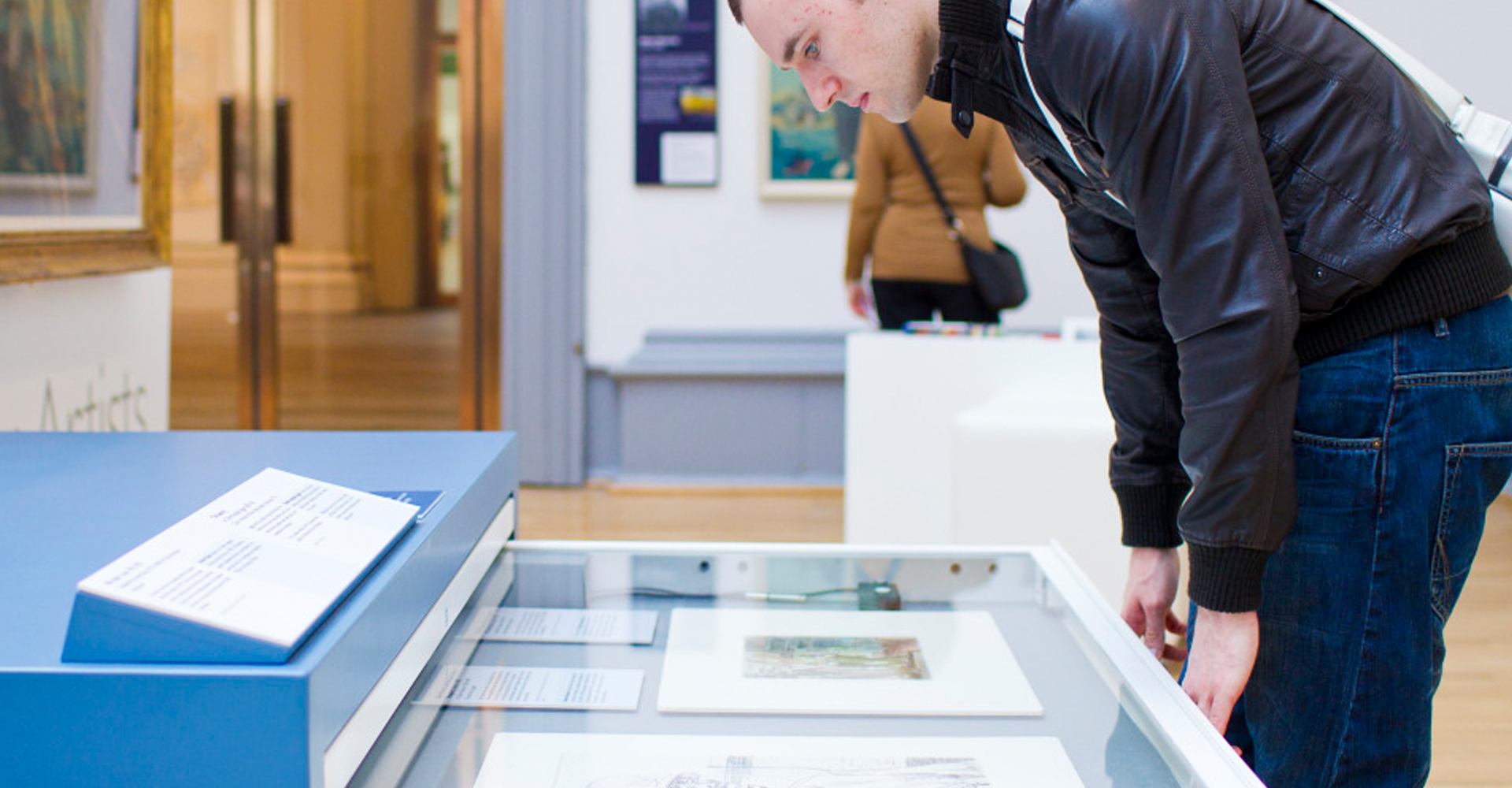 deva-exhibitions-exhibition-design-room11-WalkerArtGallery-liverpool-2010.jpg